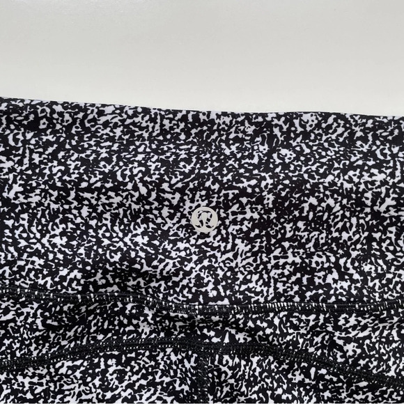 Lululemon In Movement Tight *Everlux in Diffuse Starlight Black Size 2 - Picture 7 of 14